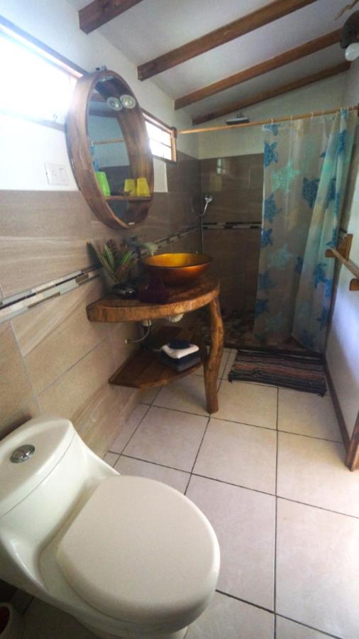 Casa De Los Amigos Caribena Cahuita Eksteriør billede
