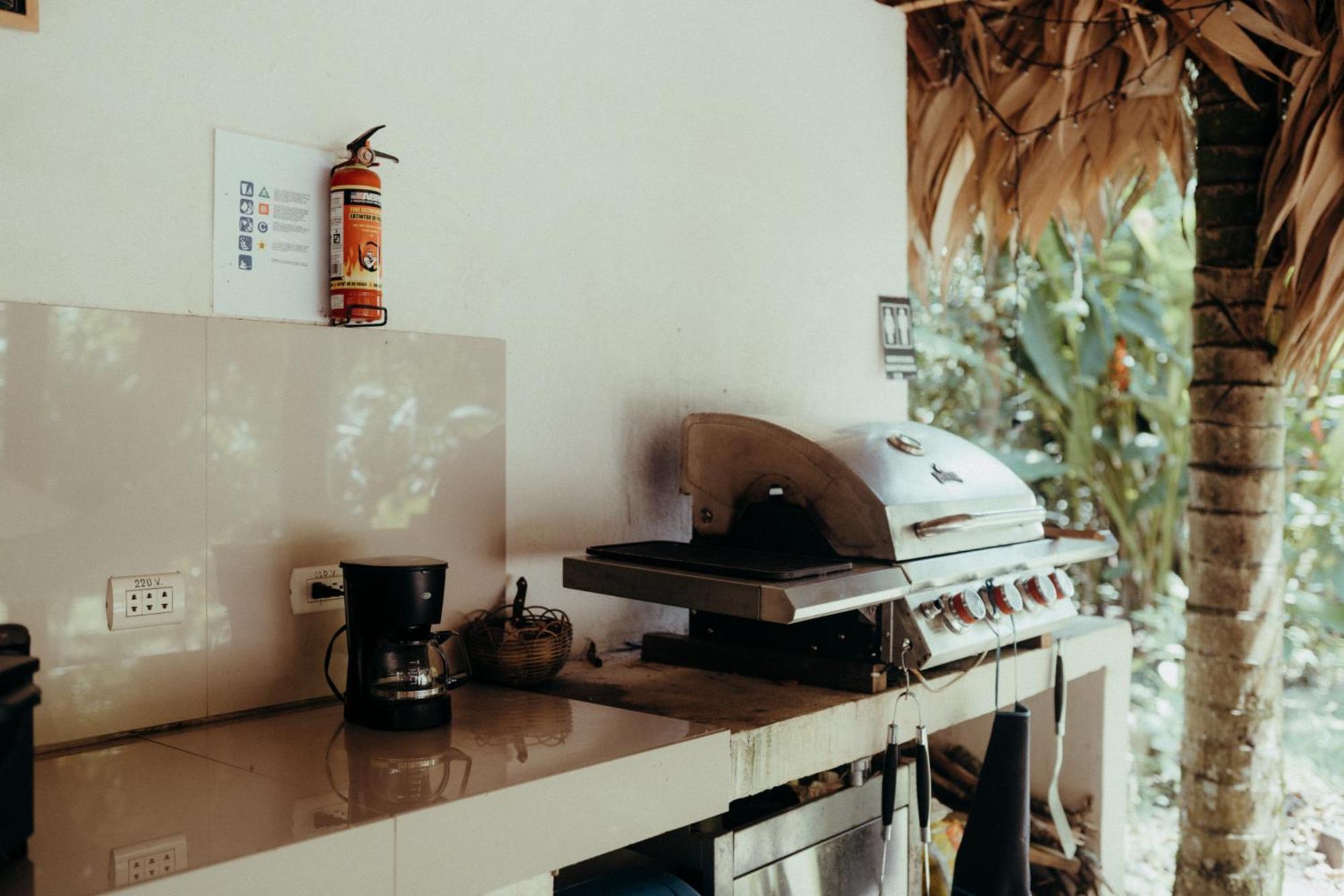 Casa De Los Amigos Caribena Cahuita Eksteriør billede